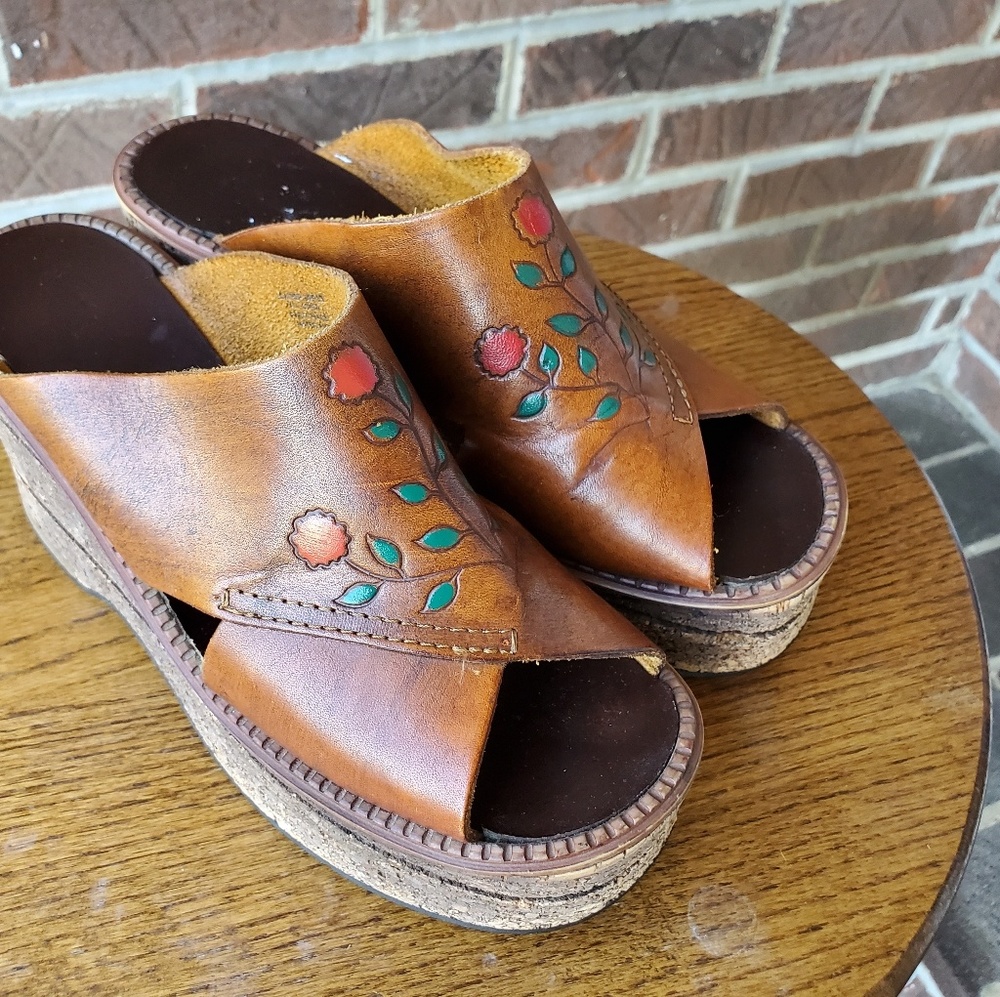 Vintage Brown with Red Tulips Leather Sandal Clogs Size 7